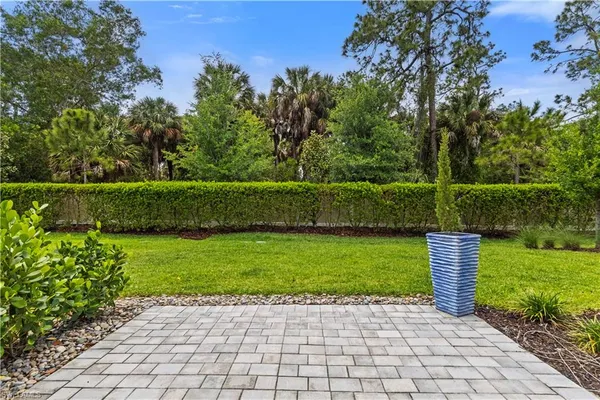 $689,900 | 10475 Ventana Lane, Naples, FL 34120