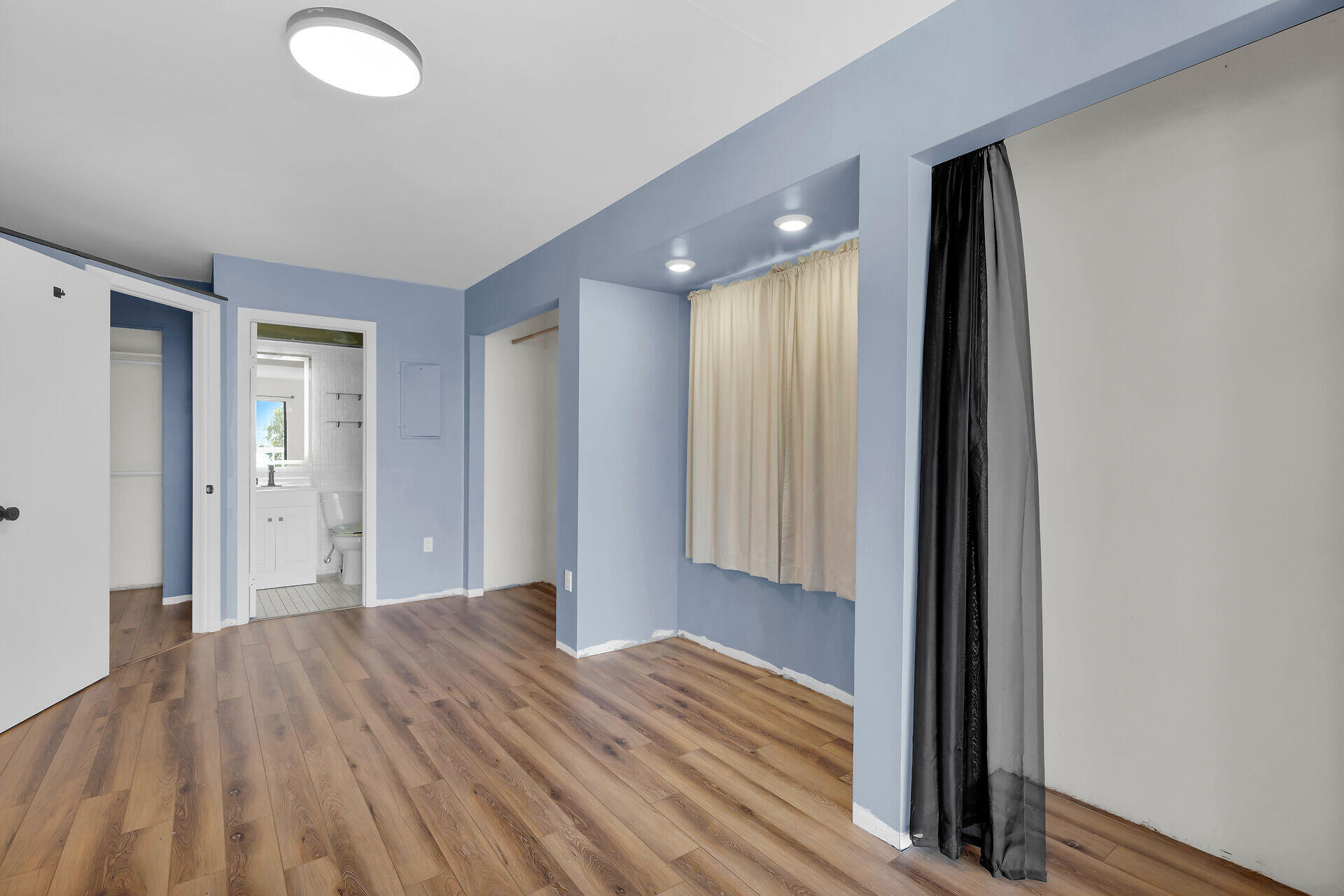 100 Point Pleasant Drive Key Largo, FL 33037 - Photo 25 of 32 a view of hallway with wooden floor