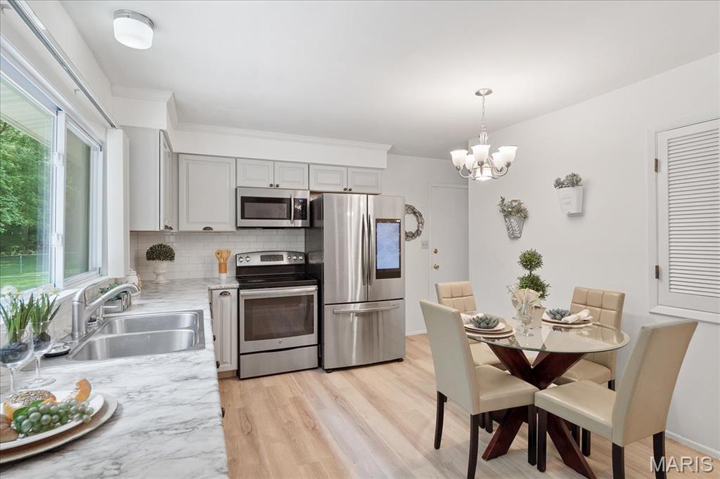 1115 Pinrun Drive Ballwin, MO 63011 - Photo 18 of 46