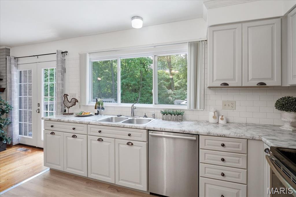 1115 Pinrun Drive Ballwin, MO 63011 - Photo 20 of 46