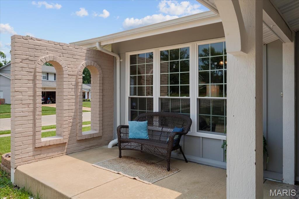 1115 Pinrun Drive Ballwin, MO 63011 - Photo 5 of 46