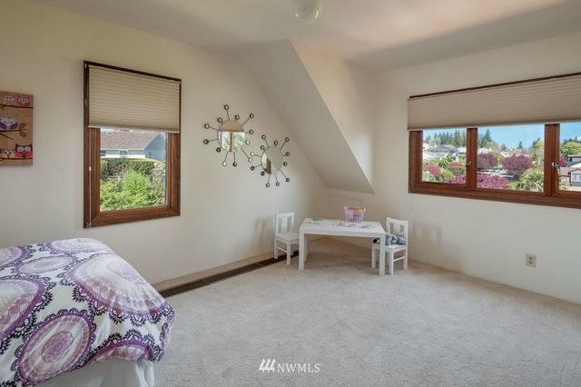 $750,000 | 2512 38th Avenue West, Seattle, WA 98199