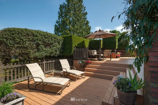 $750,000 | 2512 38th Avenue West, Seattle, WA 98199