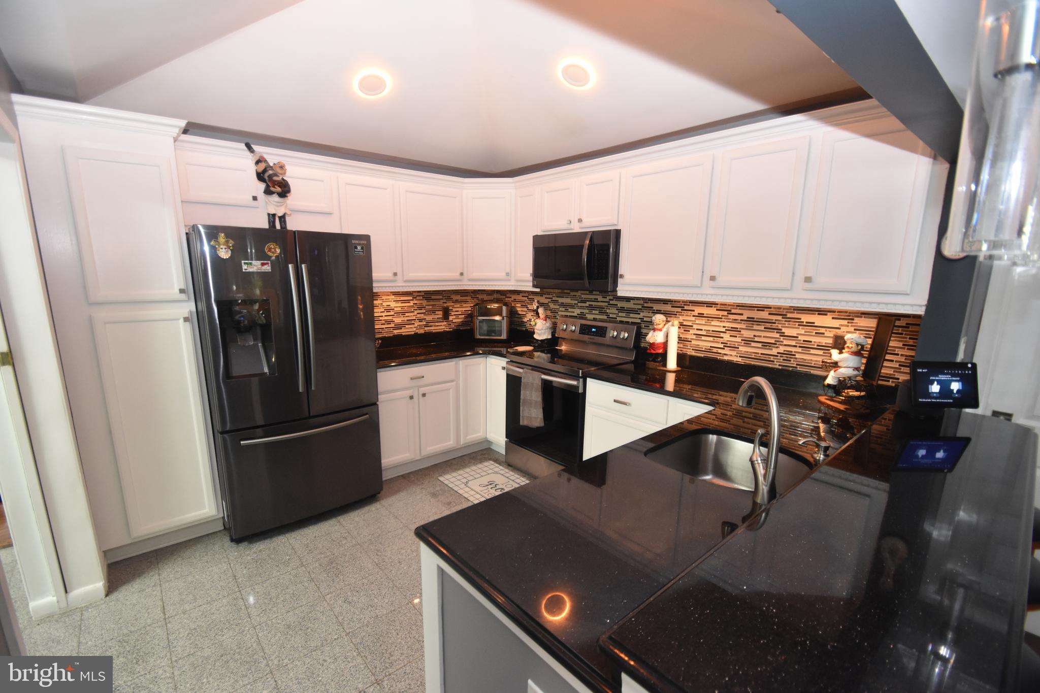 145 West Rutherford Drive Newark, DE 19713 - Photo 11 of 50 Kitchen. (Duh. What do I know about kitchens?)