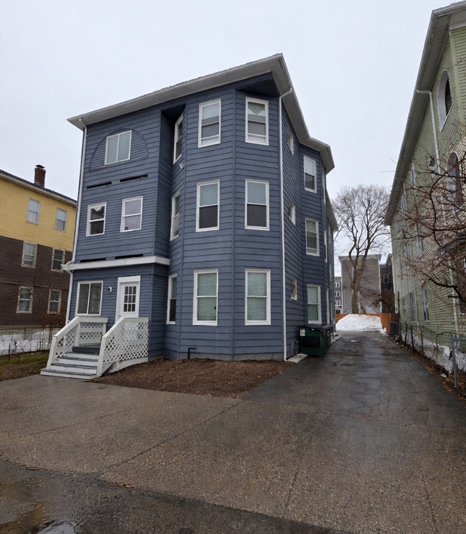 8 Pelham Street Worcester, MA 01609 - Photo 1 of 38
