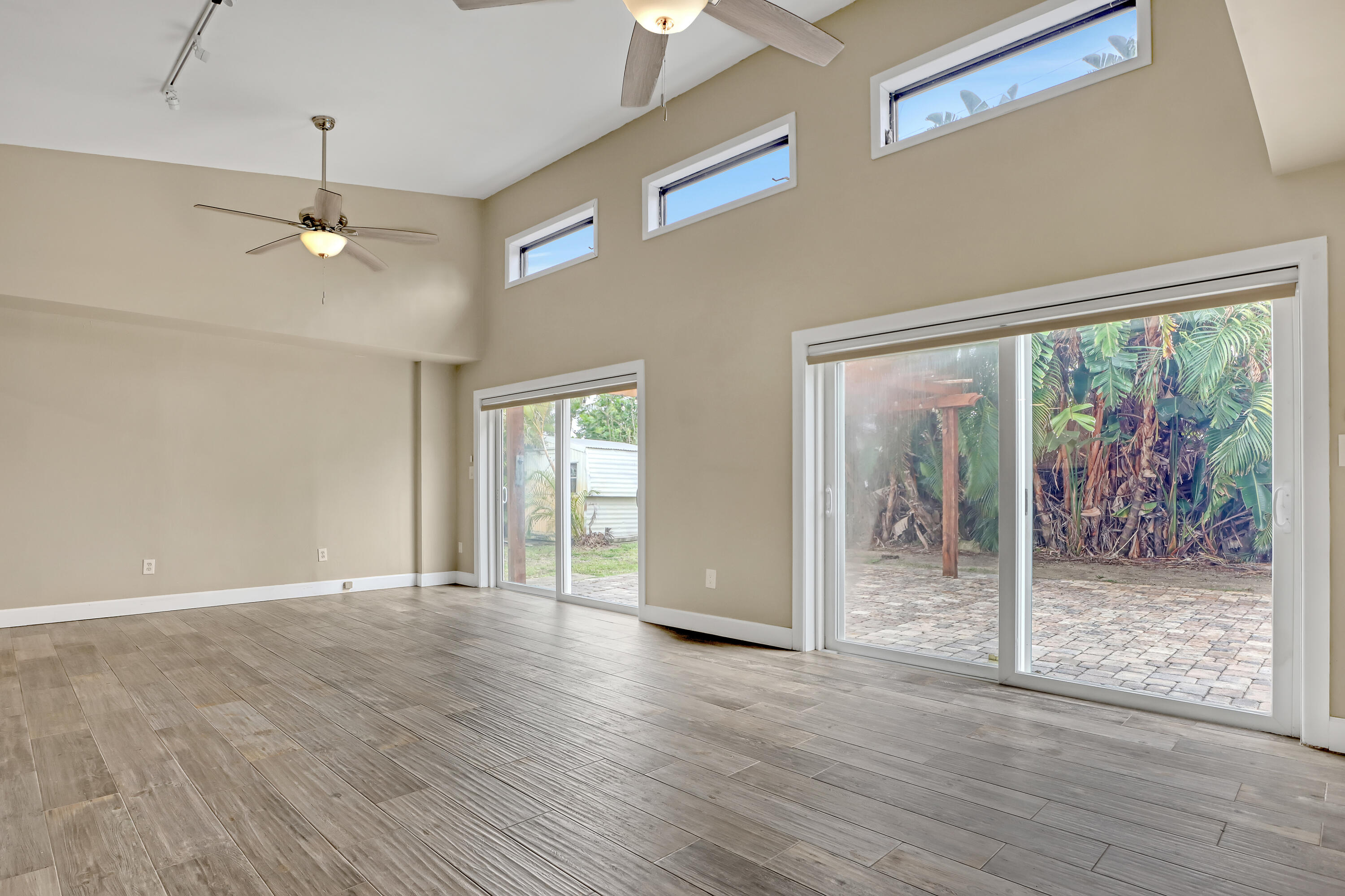 355 Brewster Road Indialantic, FL 32903 - Photo 28 of 47 180- Living Room