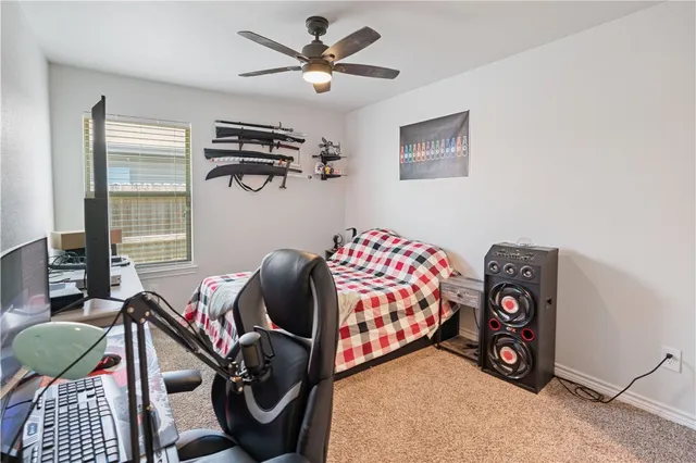 a view of livingroom with furniture