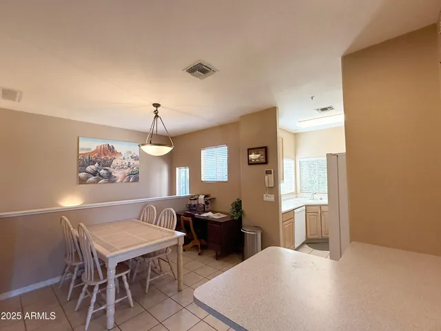 $2,095 | 6535 East Superstition Springs Boulevard, Unit 214, Mesa, AZ 85206