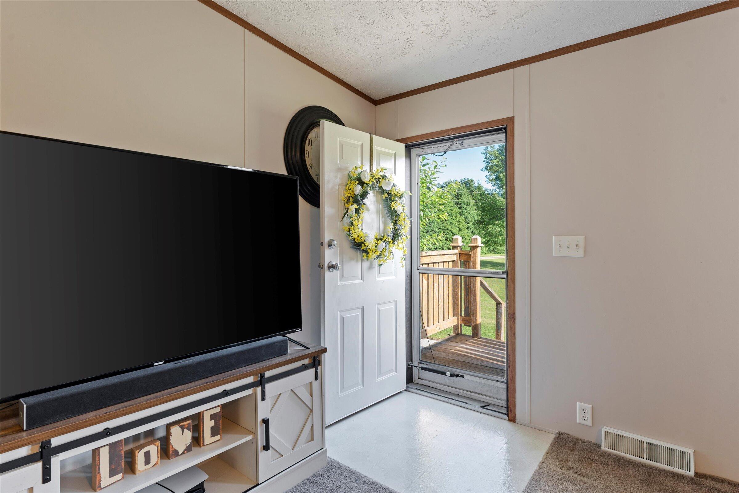 29782 Middle Crossing Road Dowagiac, MI 49047 - Photo 10 of 32 04-DSC03064