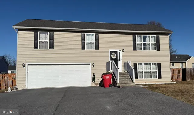 $319,900 | 140 Heights Avenue, Martinsburg, WV 25404