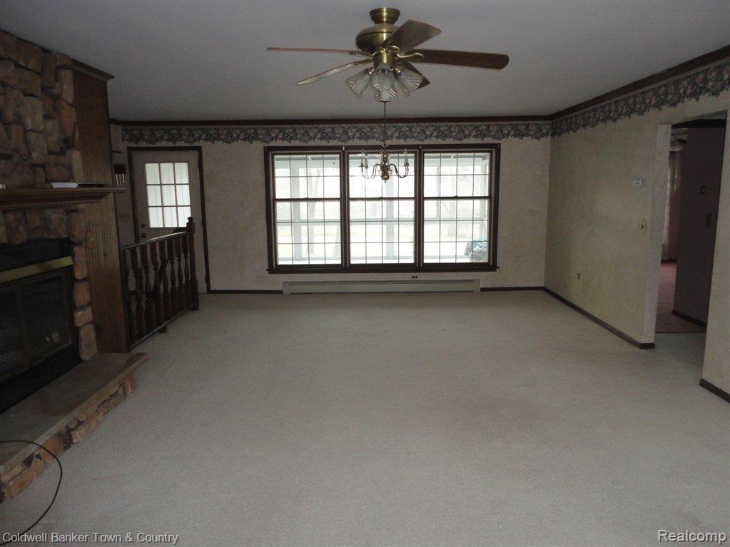 9140 River Valley Road Brighton, MI 48116 - Photo 11 of 14 010.JPG