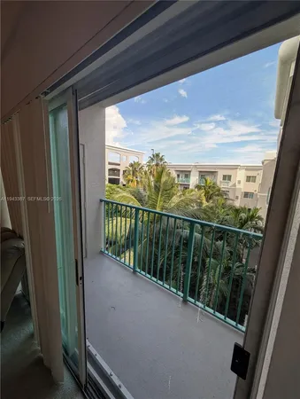 $300,000 | 6001 Southwest 70th Street, Unit 620, South Miami, FL 33143