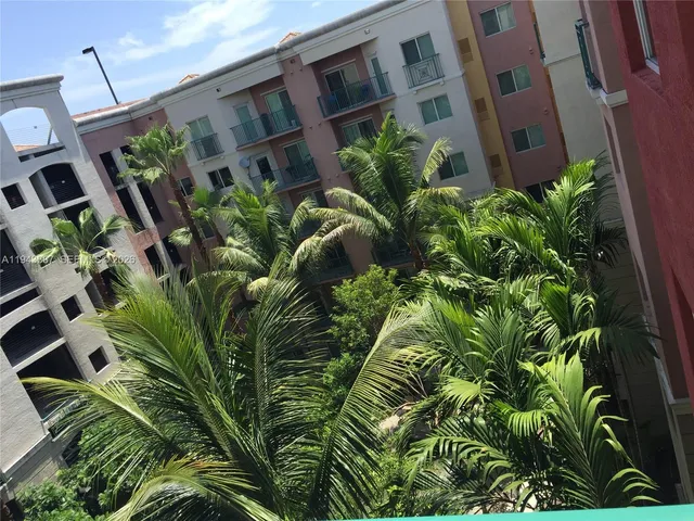 $330,000 | 6001 Southwest 70th Street, Unit 620, South Miami, FL 33143