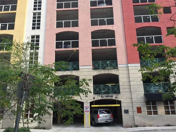 $300,000 | 6001 Southwest 70th Street, Unit 620, South Miami, FL 33143