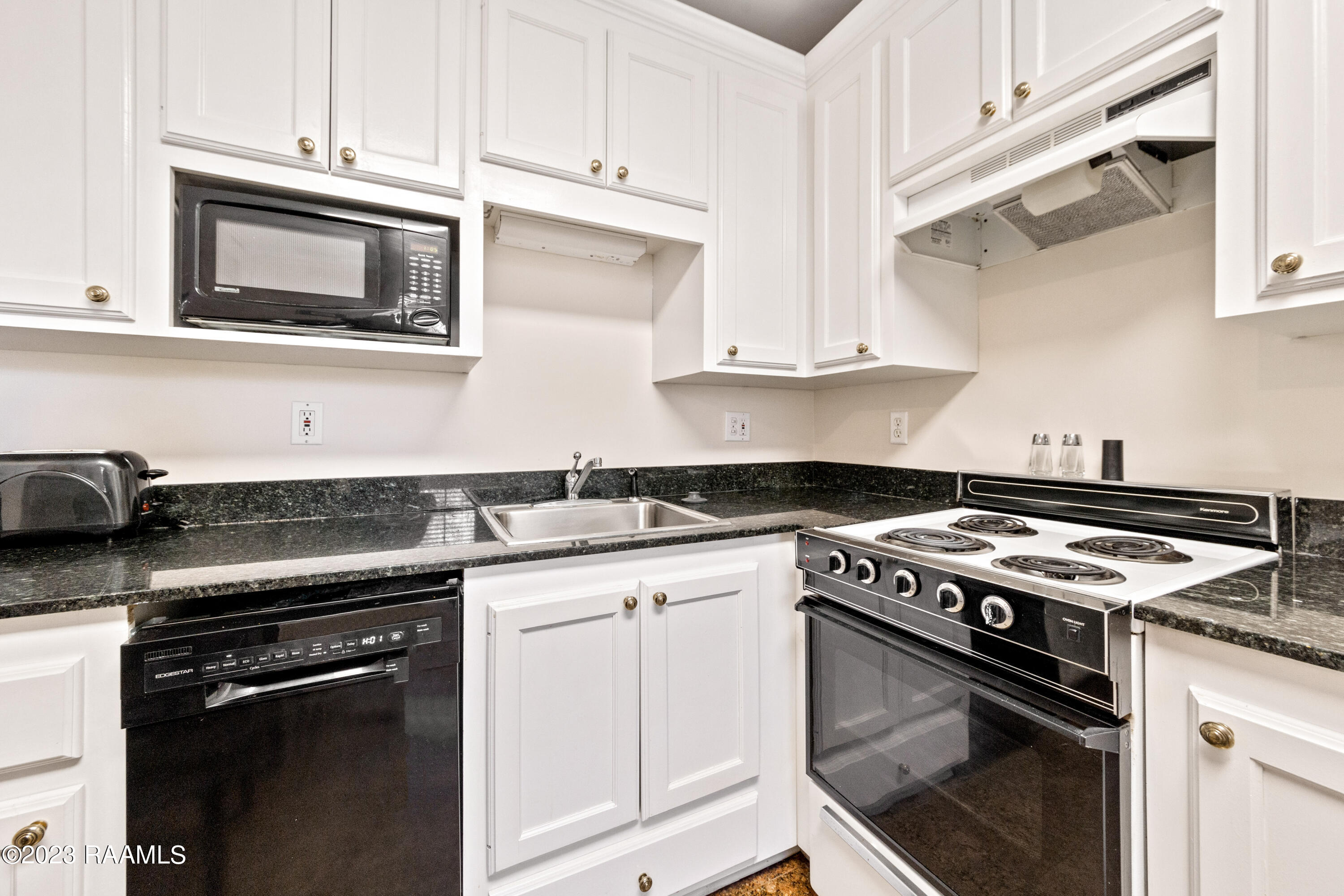 213 Bendel Road, Unit 214 Lafayette, LA 70503 - Photo 5 of 15 213Bendel-2-6