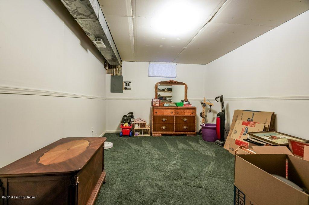 4710 Ridgeway Court Louisville, KY 40229 - Photo 20 of 32 021-4710-21_m