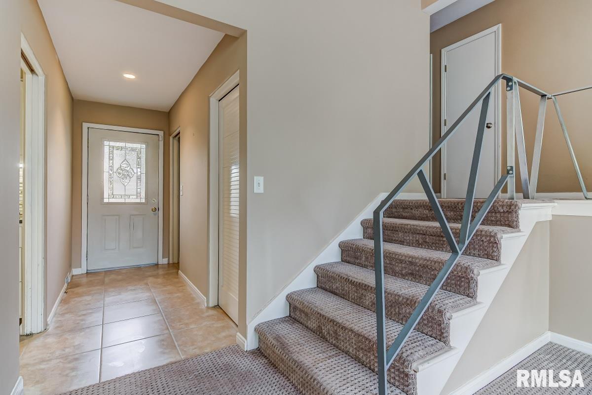 70 West Hazel Dell Lane Springfield, IL 62703 - Photo 2 of 34 Gallery Image 2