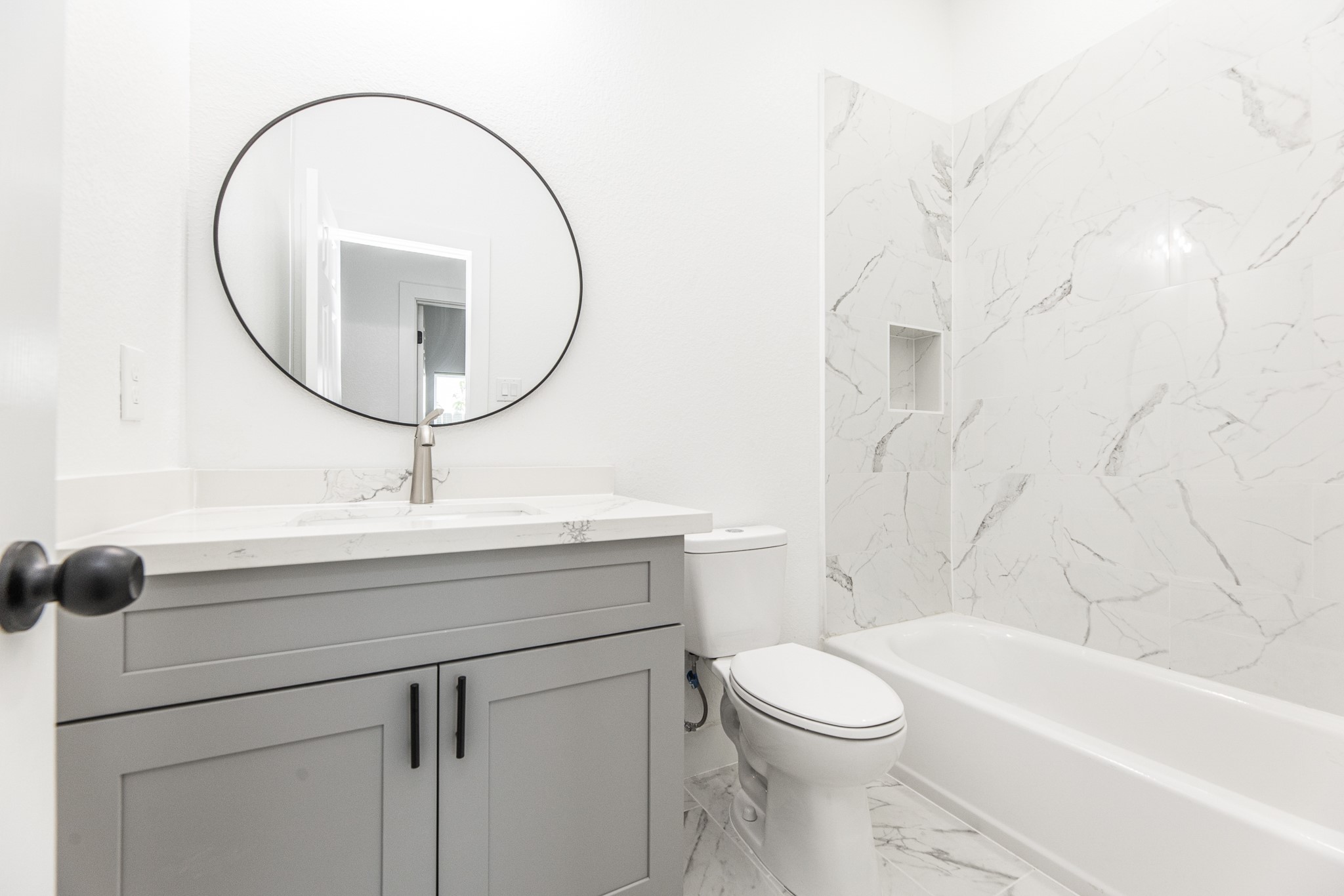 9727 Stedman Street Houston, TX 77029 - Photo 7 of 23 2nd bathroom