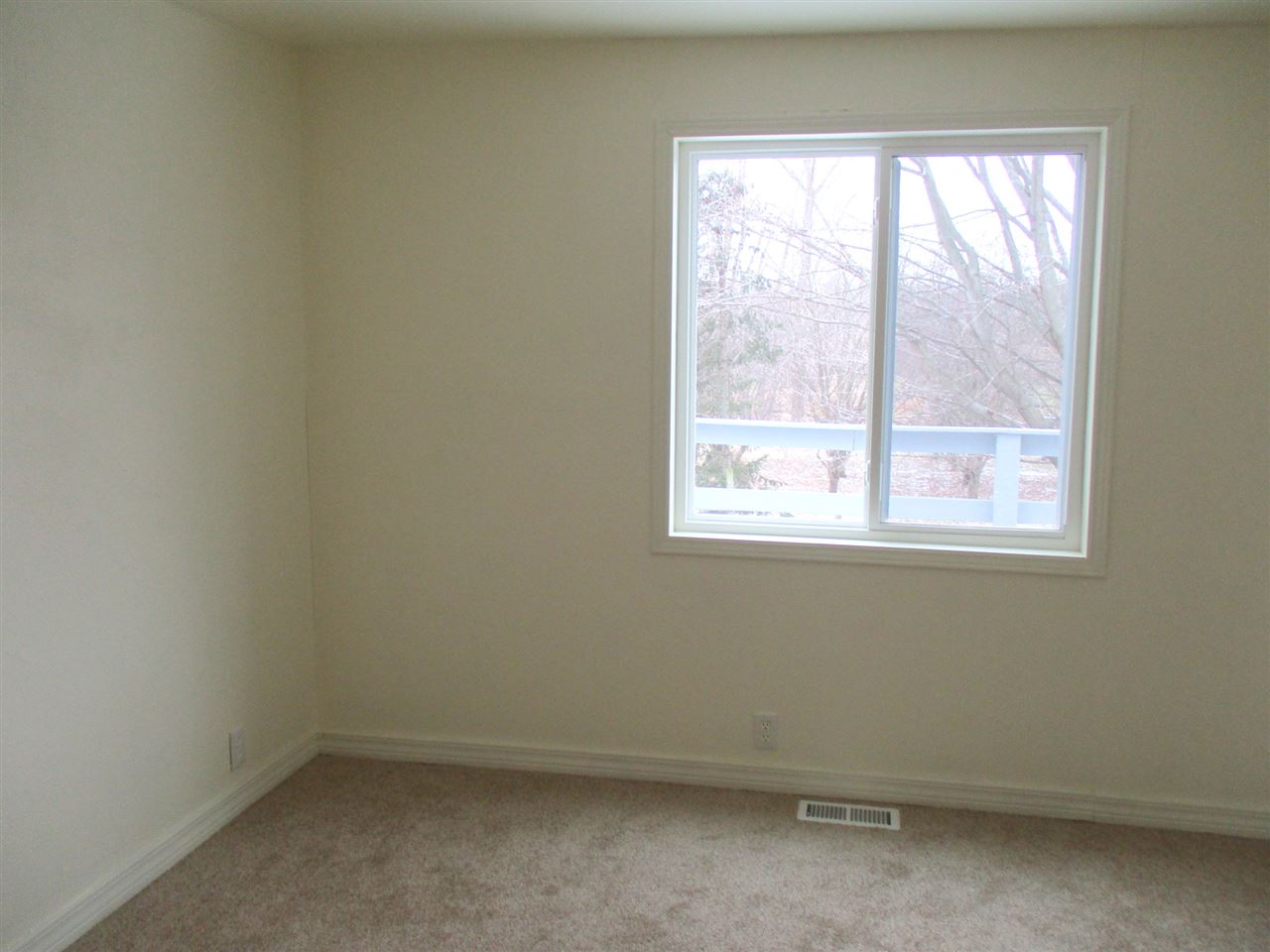 7544 South Durand Road Durand, MI 48429 - Photo 9 of 29 31310805-8.JPG