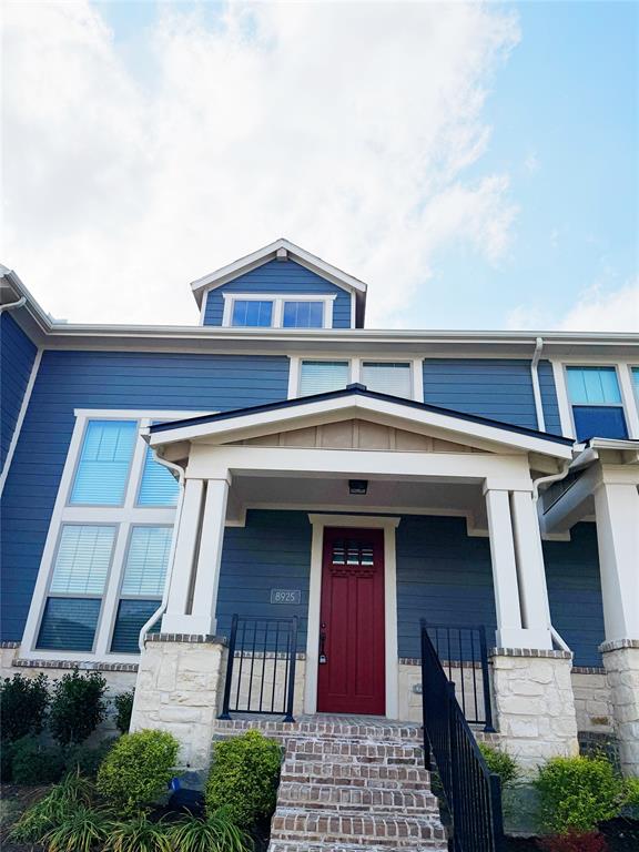 a view of front of a house