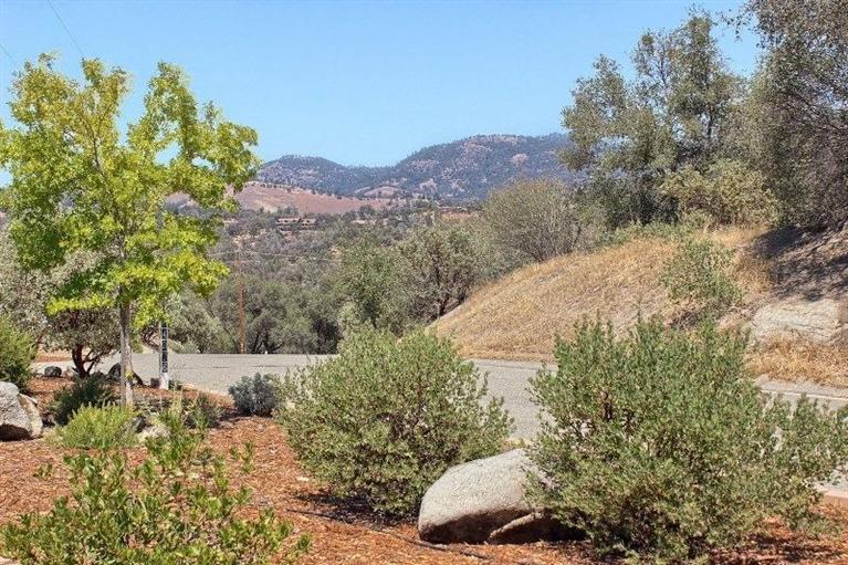 34376 Stone Ridge Lane Coarsegold, CA 93614 - Photo 3 of 35 Gallery Image 3