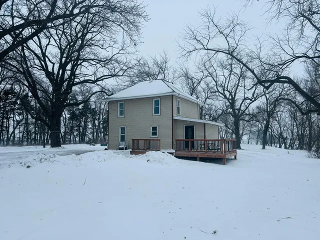 $274,000 | 77201 270th Street, Clarks Grove, MN 56016