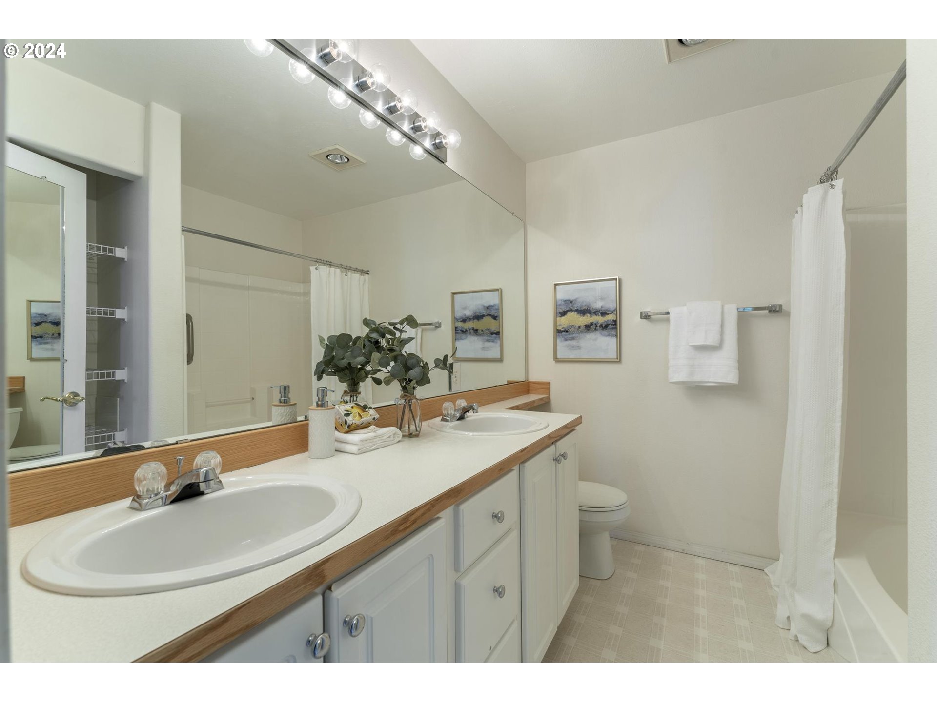 14192 Southwest Barrows Road, Unit 5 Tigard, OR 97223 - Photo 19 of 31 Gallery Image 19