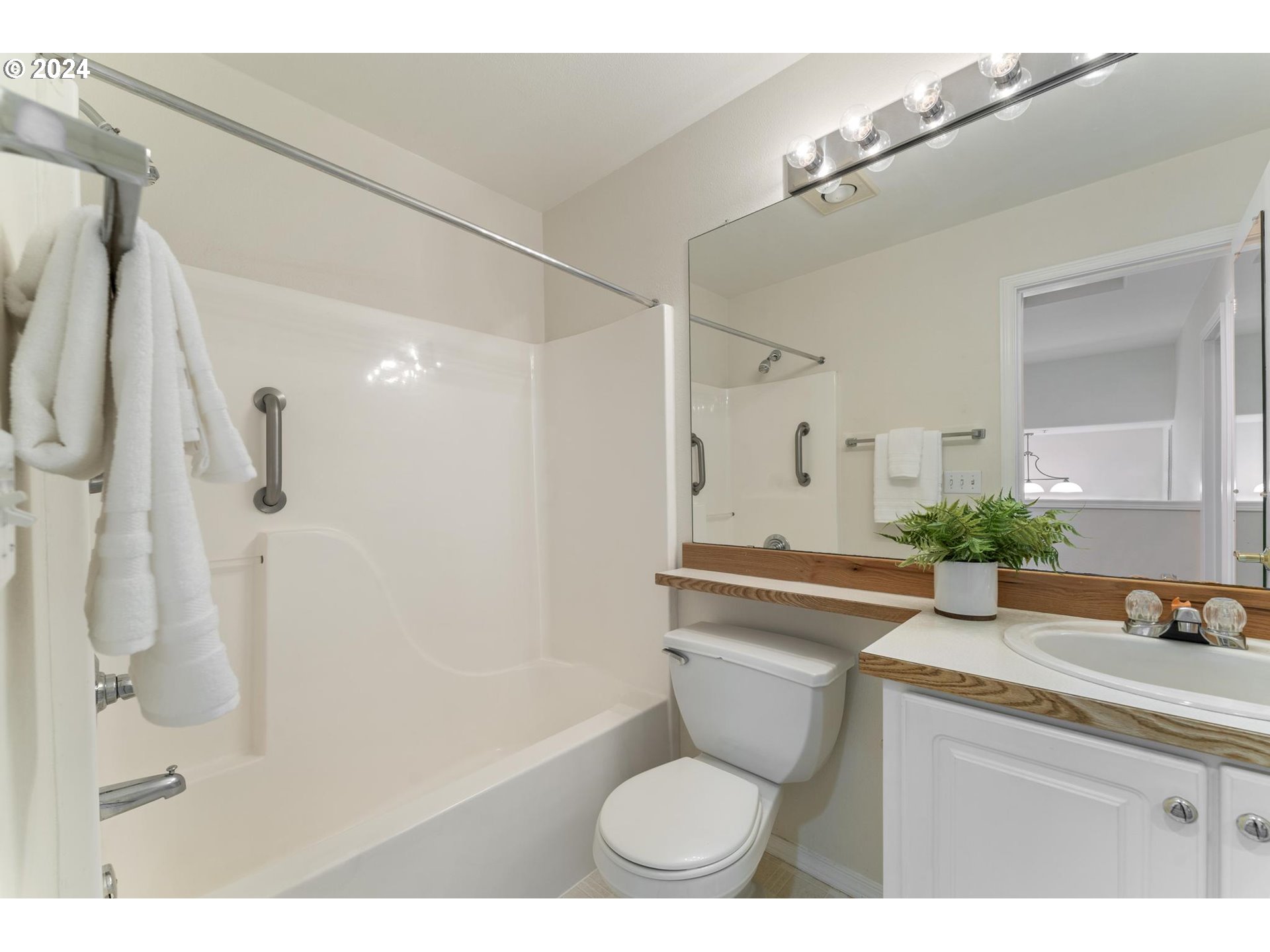 14192 Southwest Barrows Road, Unit 5 Tigard, OR 97223 - Photo 23 of 31 Gallery Image 23