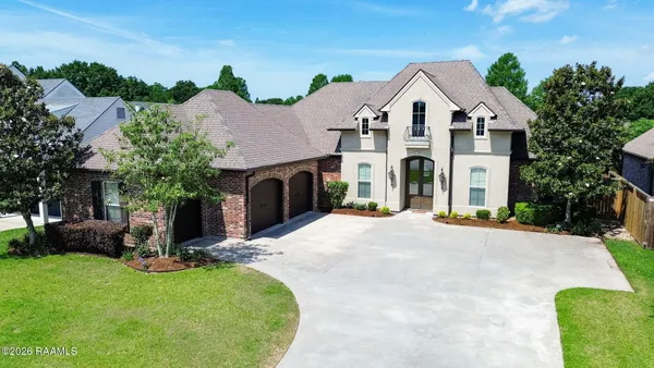$875,000 | 120 Genna Lane, Youngsville, LA 70592