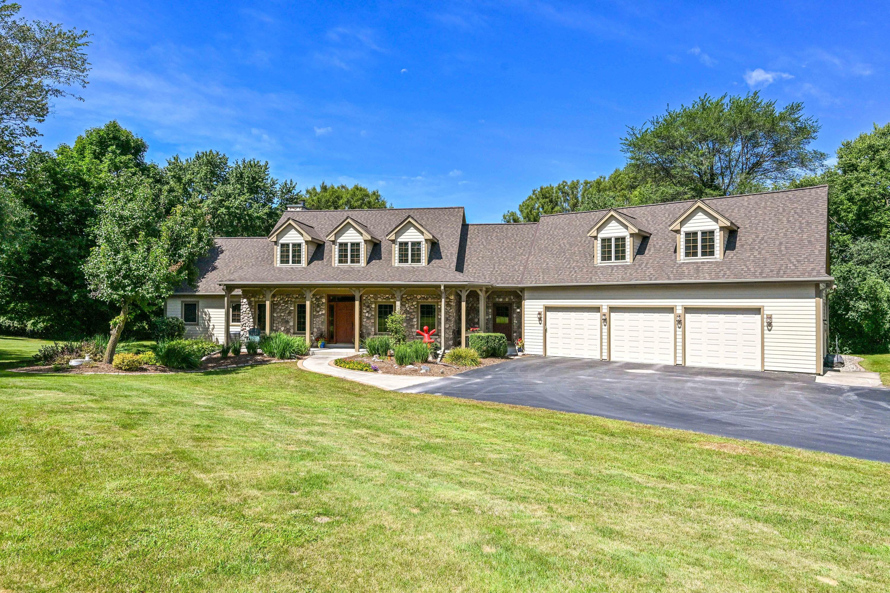 8510 Hawthorne Road Mequon, WI 53097 - Photo 32 of 49 Front of Home
