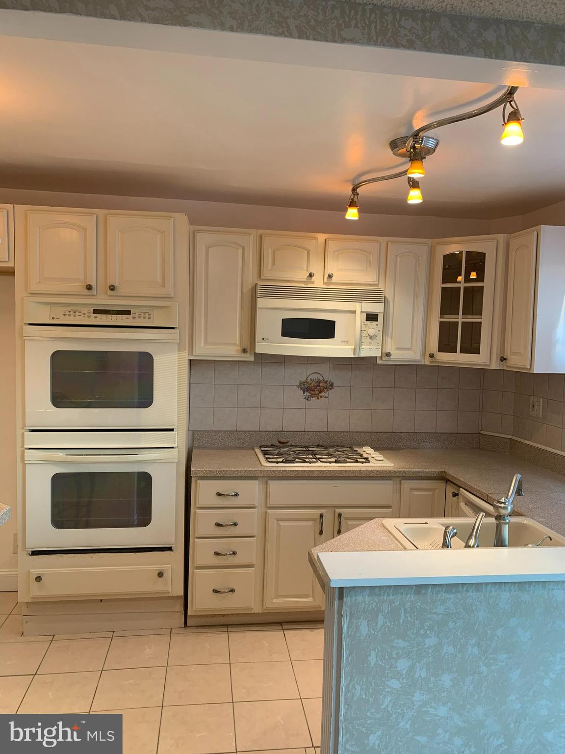 8654 Rugby Street Philadelphia, PA 19150 - Photo 11 of 38 Gallery Image 11