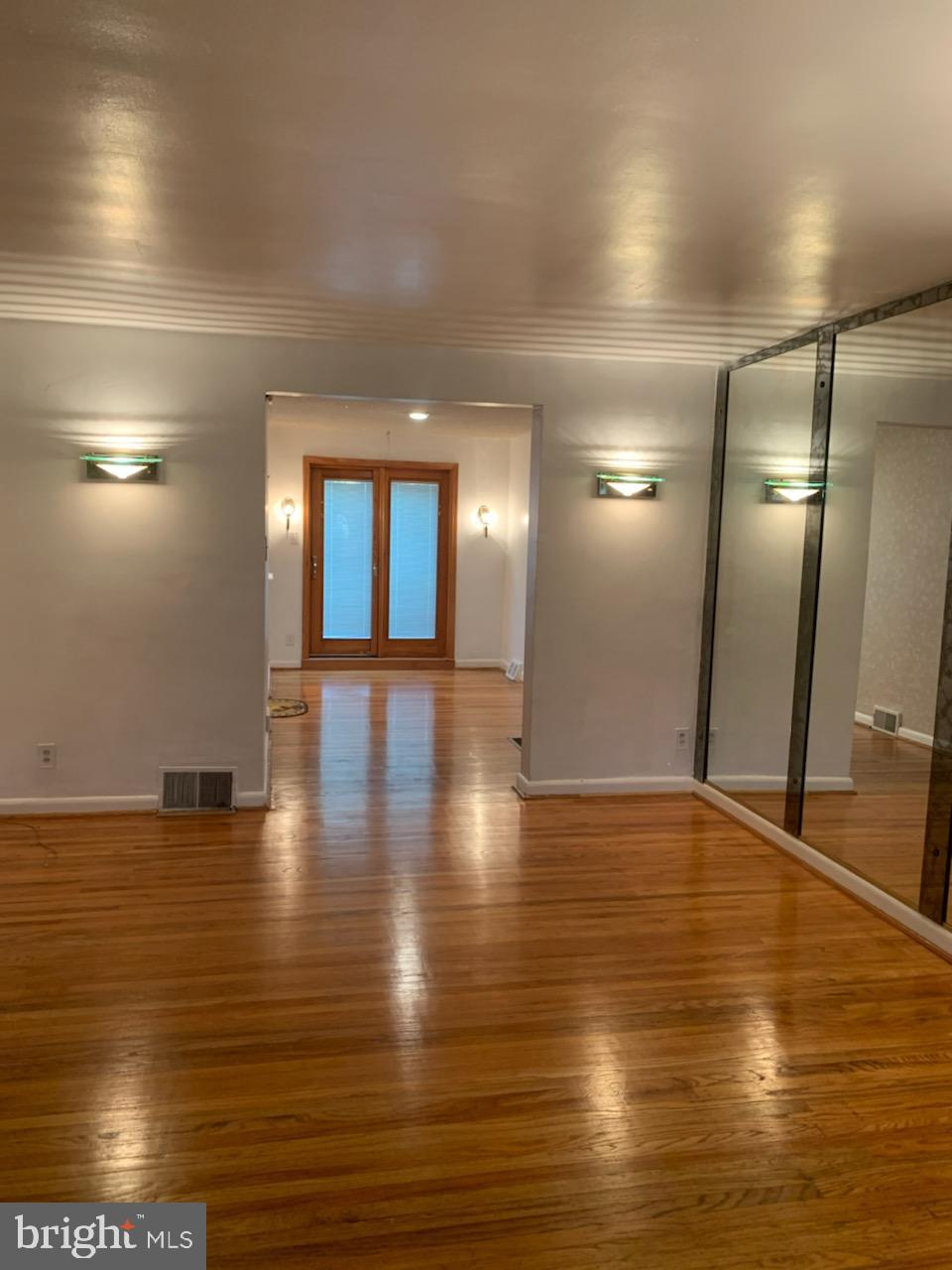 8654 Rugby Street Philadelphia, PA 19150 - Photo 5 of 38 Gallery Image 5