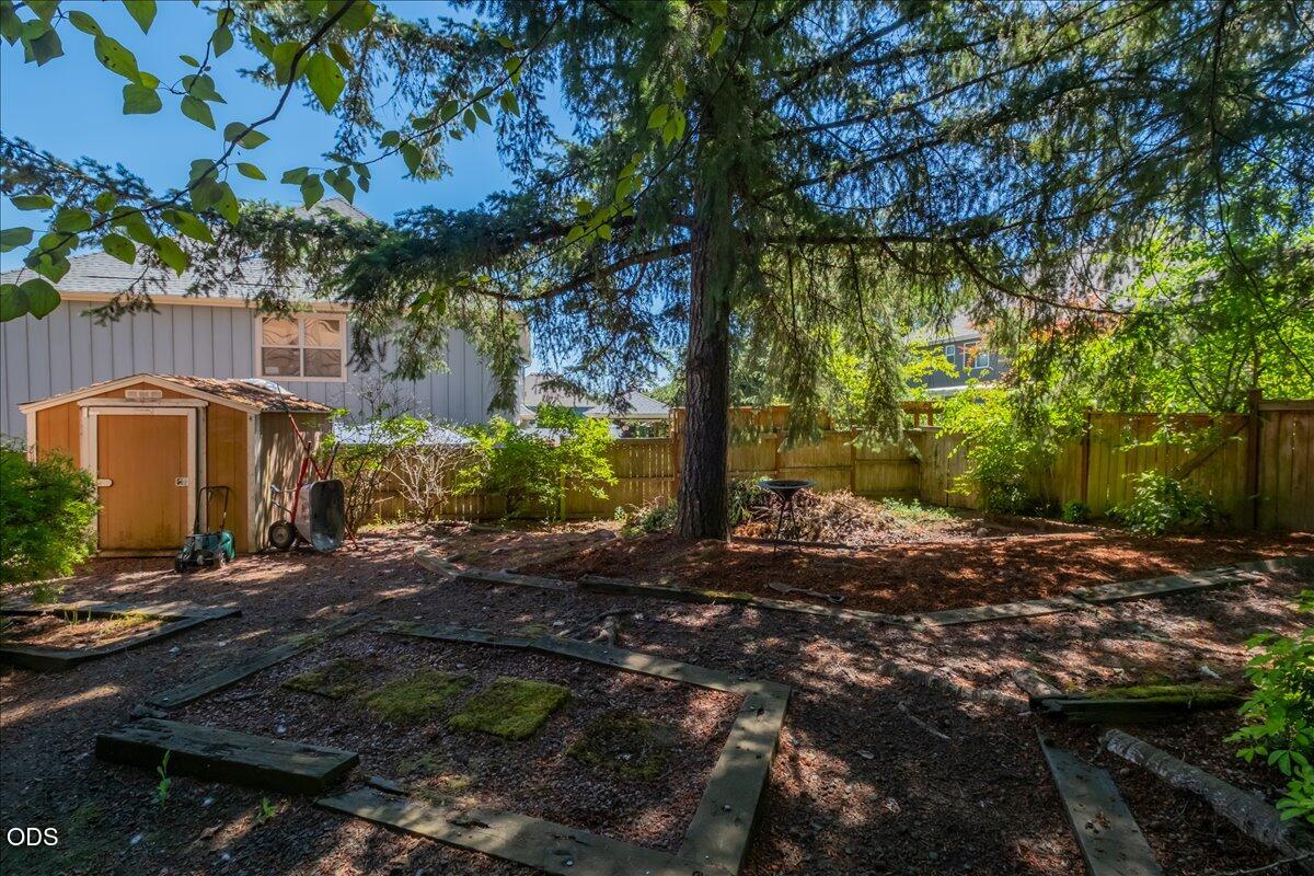2448 Northwest Violet Avenue Albany, OR 97321 - Photo 40 of 46