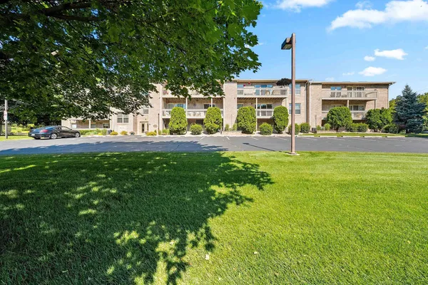 $364,900 | 1600 Rustic Oaks Court, Unit 23, Green Bay, WI 54301
