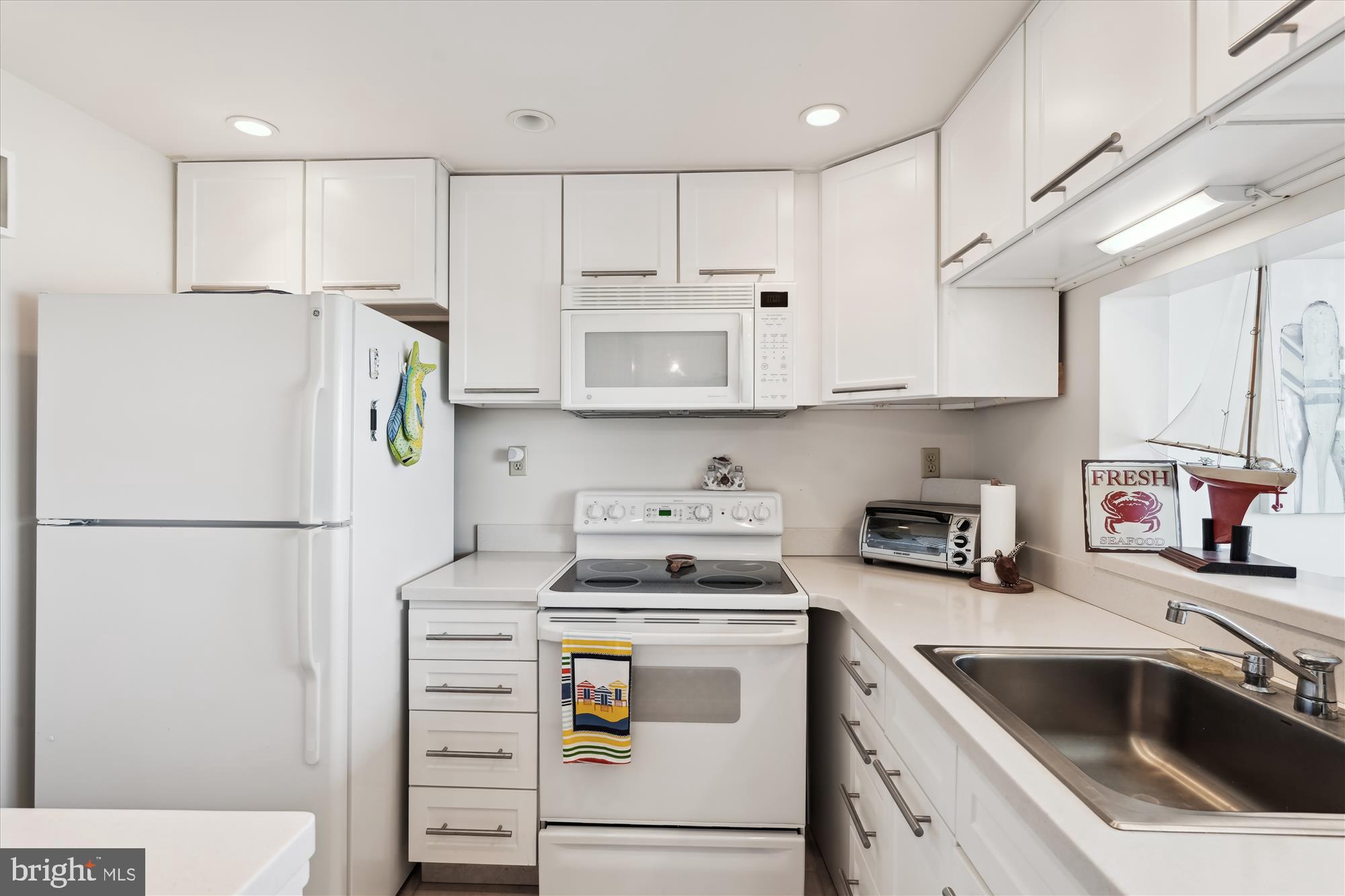 902 Dover House Road, Unit 902S Bethany Beach, DE 19930 - Photo 11 of 58 Kitchen