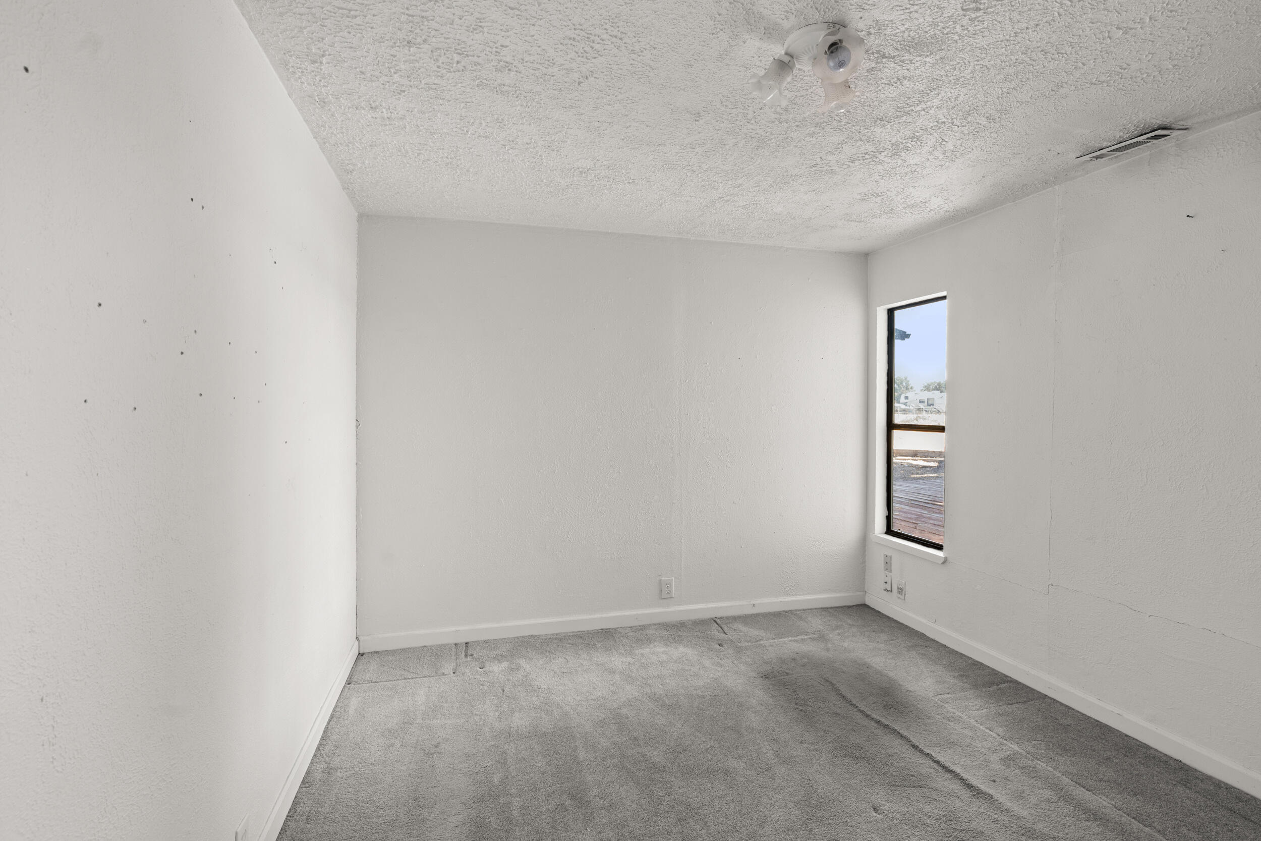 6606 Domino Road Central Point, OR 97502 - Photo 30 of 39 6606-domino-rd (derrick emmert)-29