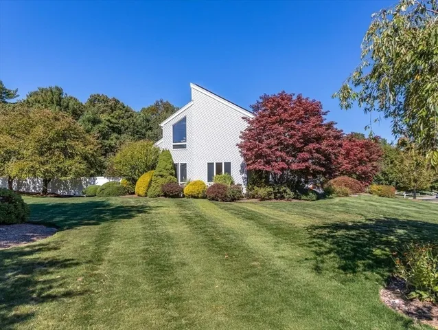 $1,200,000 | 2 Thompson Road, Foxboro, MA 02035