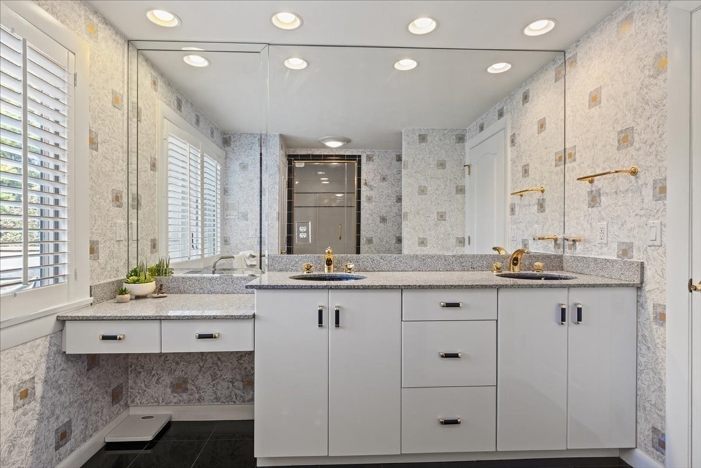 2 Thompson Road Foxboro, MA 02035 - Photo 16 of 40