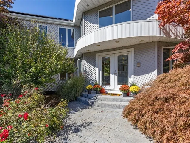 $1,200,000 | 2 Thompson Road, Foxboro, MA 02035
