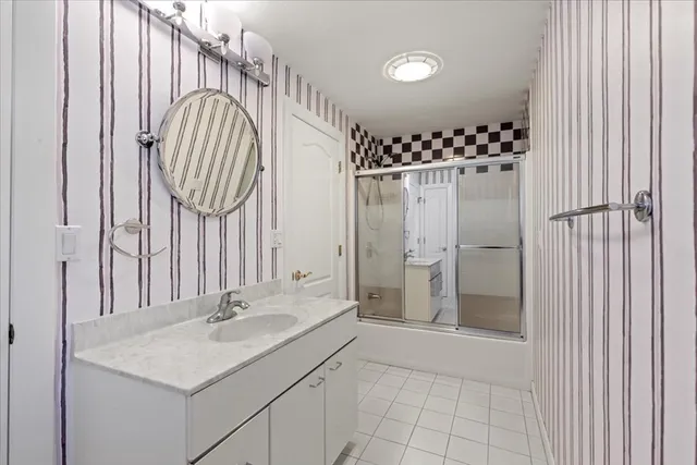 $1,200,000 | 2 Thompson Road, Foxboro, MA 02035