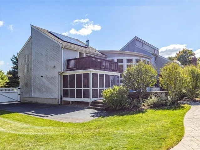 $1,200,000 | 2 Thompson Road, Foxboro, MA 02035