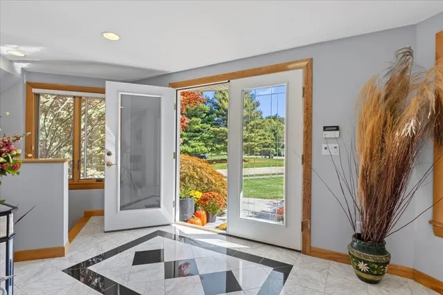 $1,200,000 | 2 Thompson Road, Foxboro, MA 02035