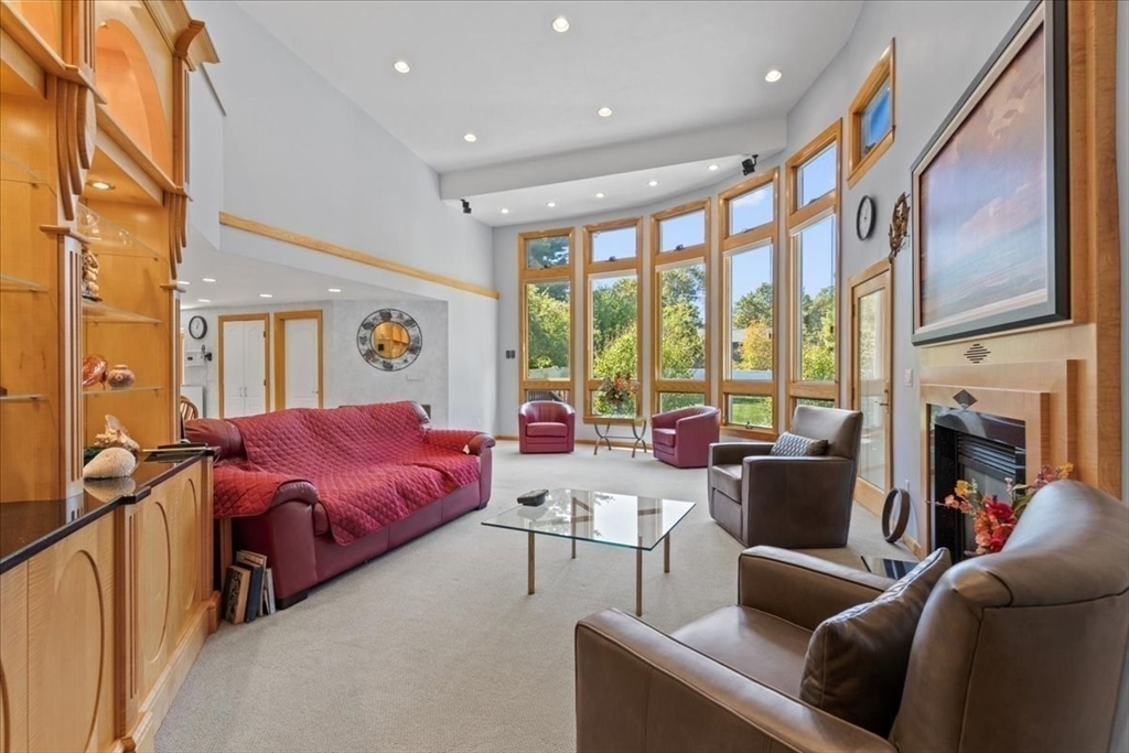 2 Thompson Road Foxboro, MA 02035 - Photo 7 of 40