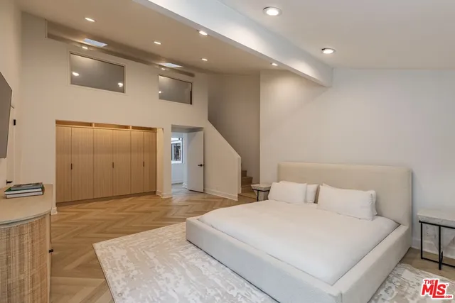 $126,000 | 624 North Beverly Drive, Beverly Hills, CA 90210