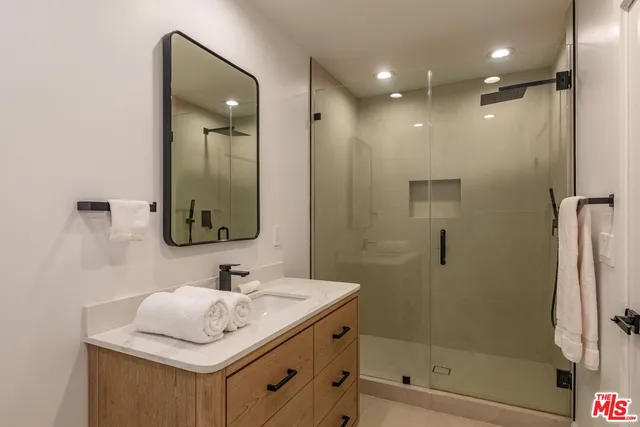 $126,000 | 624 North Beverly Drive, Beverly Hills, CA 90210