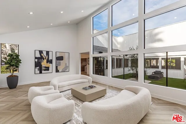 $126,000 | 624 North Beverly Drive, Beverly Hills, CA 90210