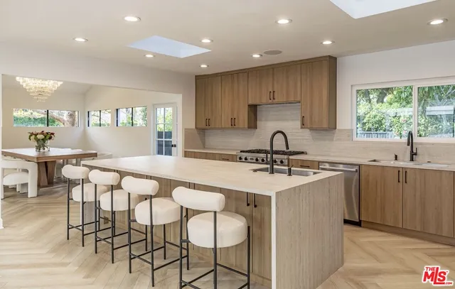 $126,000 | 624 North Beverly Drive, Beverly Hills, CA 90210