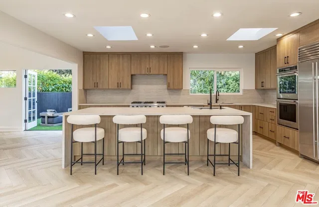 $126,000 | 624 North Beverly Drive, Beverly Hills, CA 90210