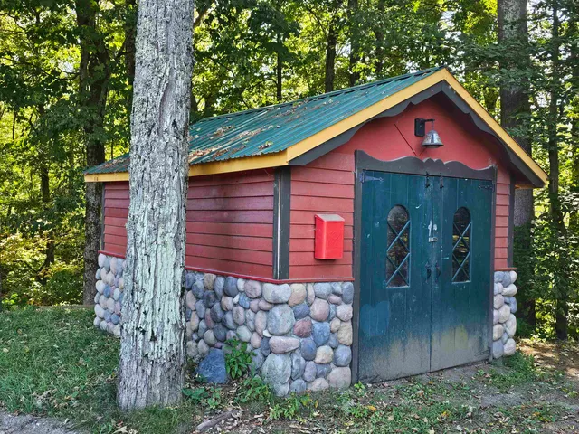 $929,000 | 5825 Highway 30, Townshend, VT 05359