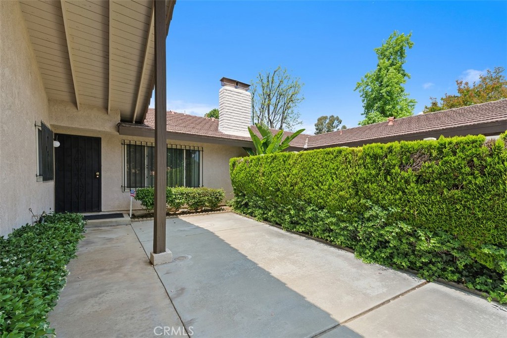 2797 Persimmon Place Riverside, CA 92506 - Photo 4 of 23